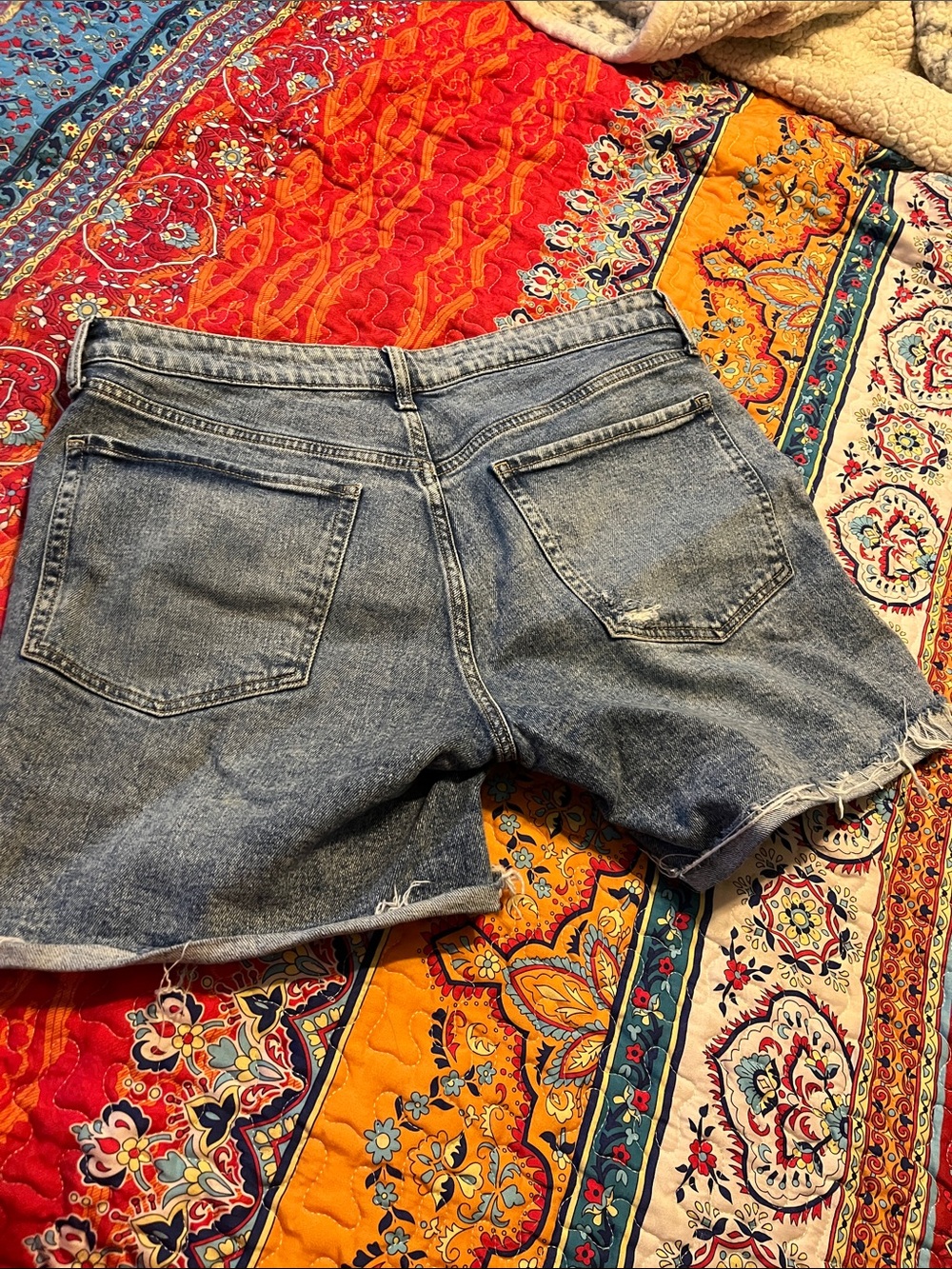 Classic Mid Wash Denim Shorts - Casual Frayed Hem - Picture 3 of 3